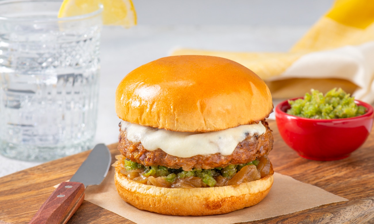 MAGGI Latin Burgers with Caramelized Onions