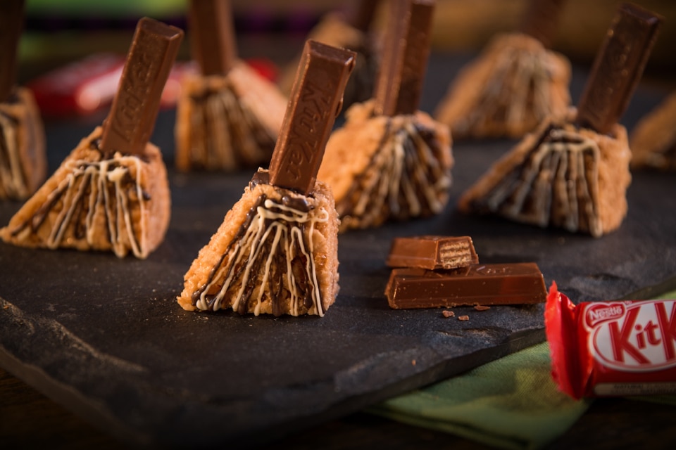 KitKat Witch’s Broomstick for Halloween Recipes 977g