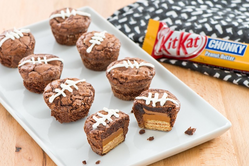 KIT KAT Chunky Brownie Cups recipe. Delicious peanut butter and chocolate brownies topped with vanilla frosting.