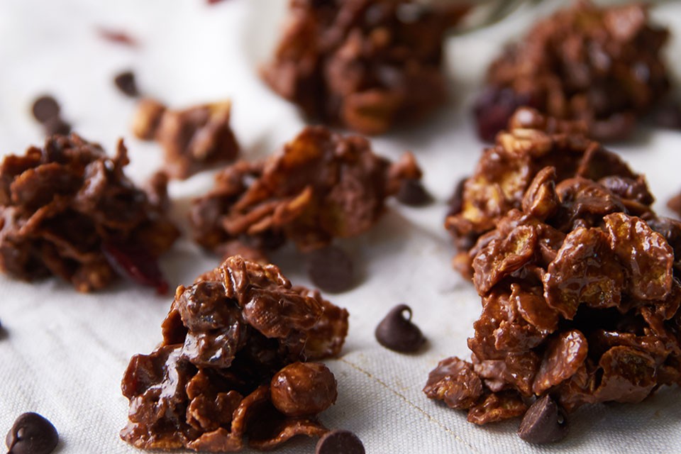 Recette des grappes de céréales. En-cas facile à préparer avec le mélange de boissons chocolatées CARNATION Breakfast Essentials.