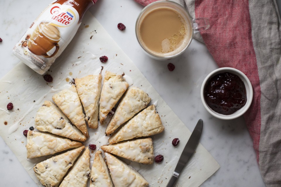 COFFEE-MATE, Scone à la crème de noisette. Le complément parfait à votre pause-café de midi.