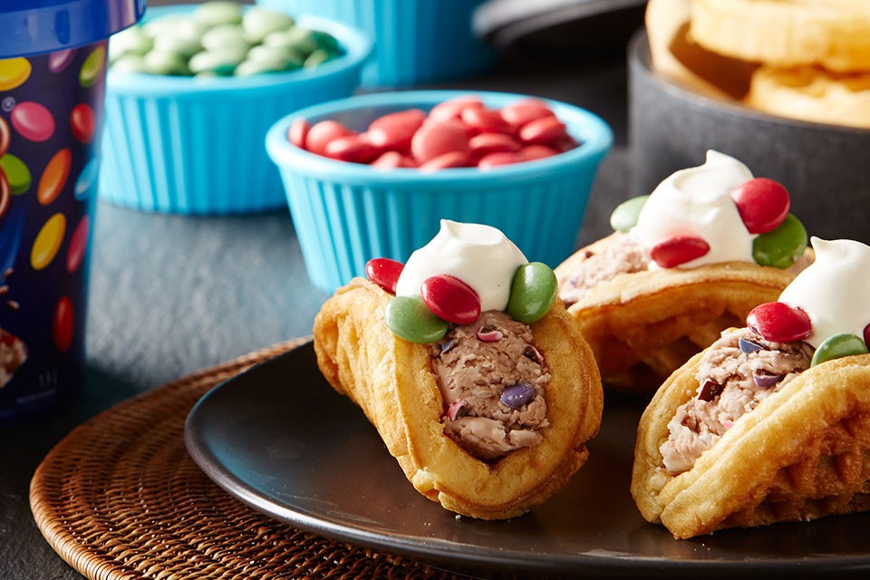 Quick and easy SMARTIES Frosty Tacos recipe. Chocolate, ice cream, waffles, does it get any better.