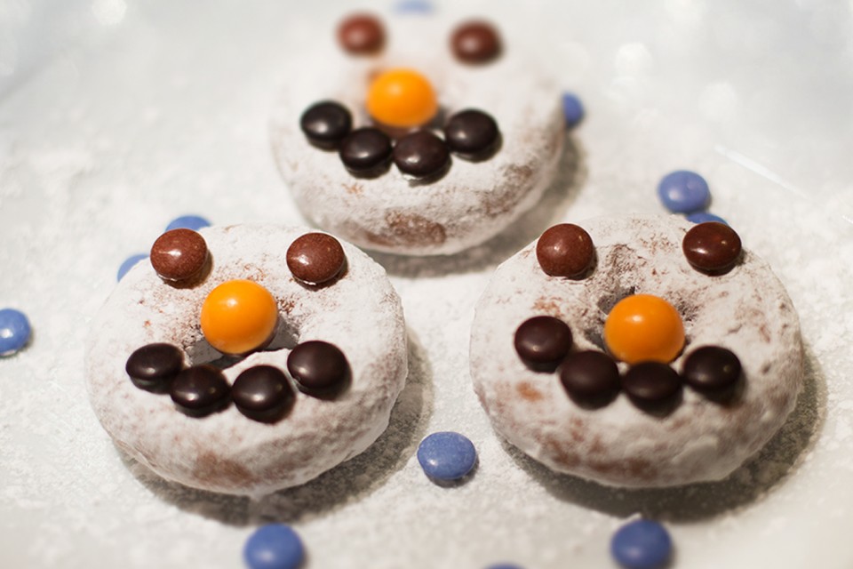 SMARTIES Snownuts. Turn your mini donut into a snownut!