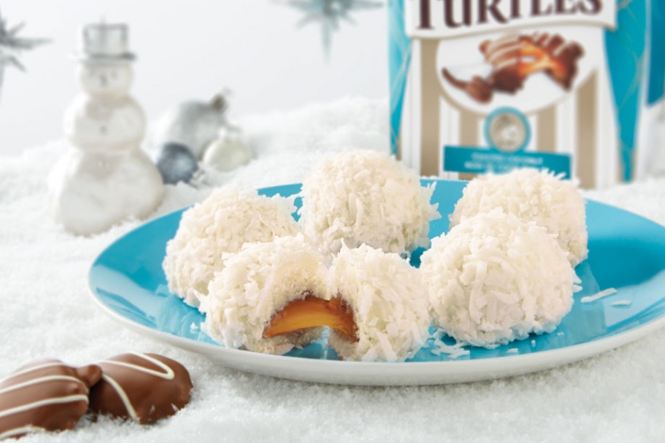 TURTLES chocolate and coconut snowballs recipe. These frosted favourites are the perfect project for a snowy, christmas day.